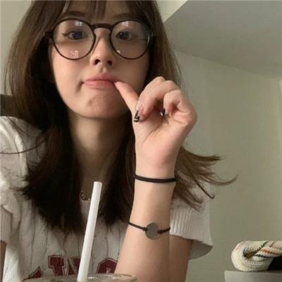 龙纹身的女孩